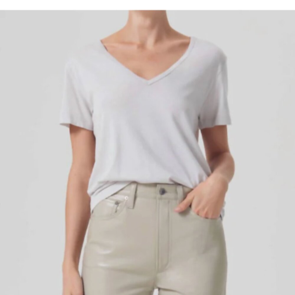 Agolde cameron v-neck tee in spoon, Size Small